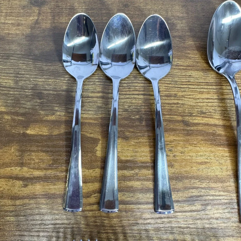Oneida Stainless Flatware Set 26 Piece Tapered Handle Glossy Silver 89-223‎
